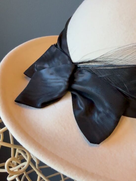 Vintage Neiman Marcus Betmar Cream Wool Felt Hat w/ Black Feather & Ribbon